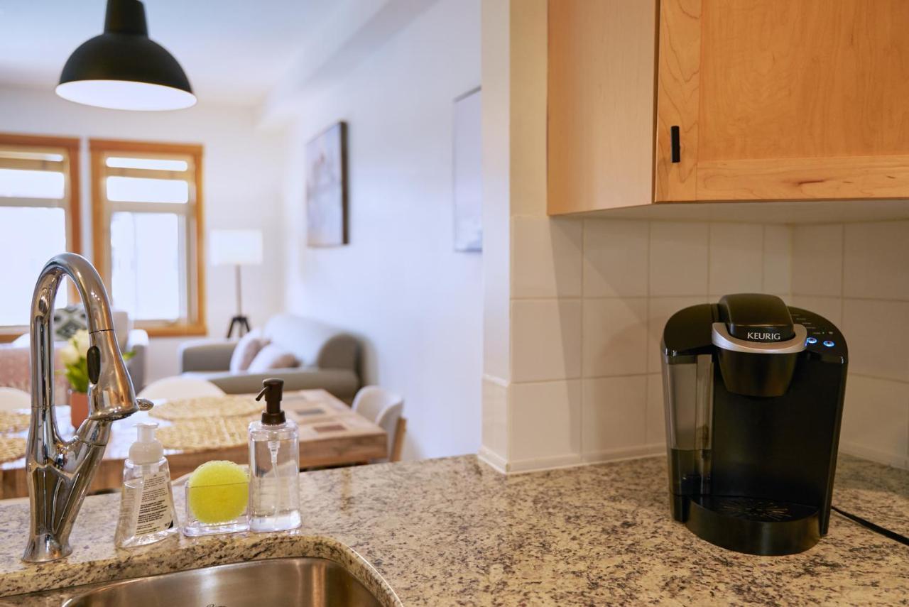 Апартаменты Mtn View Escape With King Size Bed With Outdoor Pool - Banff Pass Included! Канмор Экстерьер фото