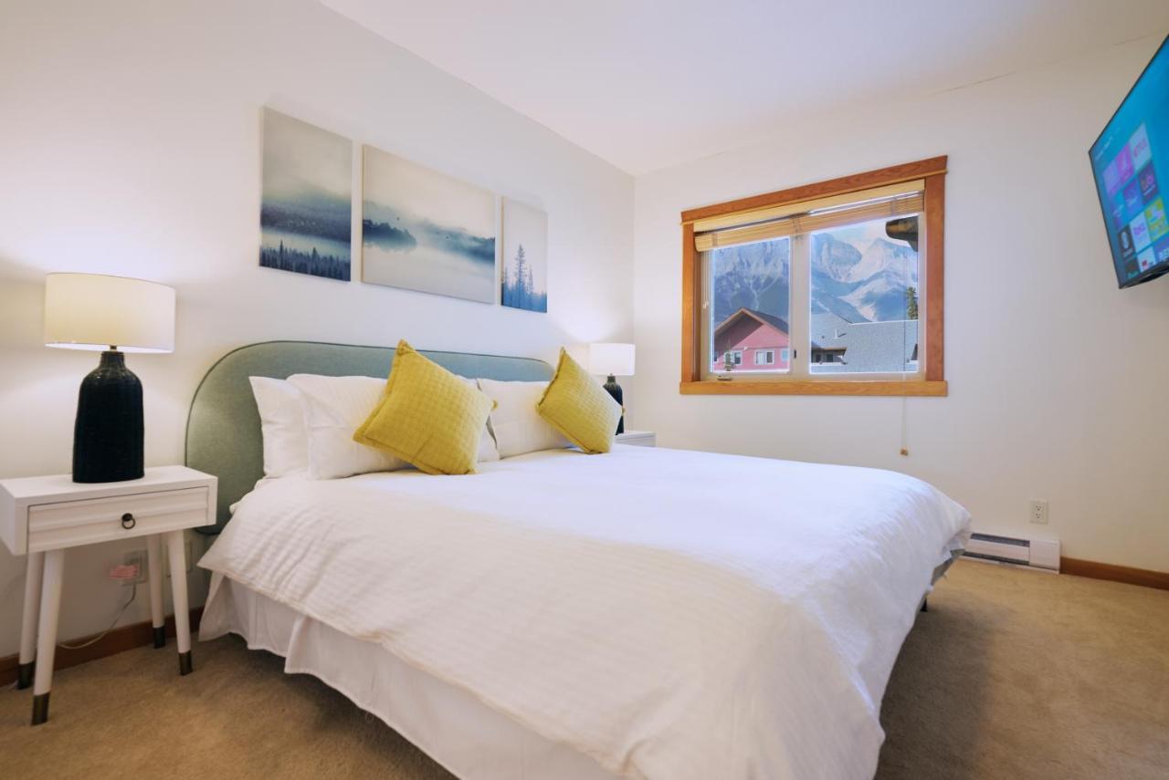 Апартаменты Mtn View Escape With King Size Bed With Outdoor Pool - Banff Pass Included! Канмор Экстерьер фото