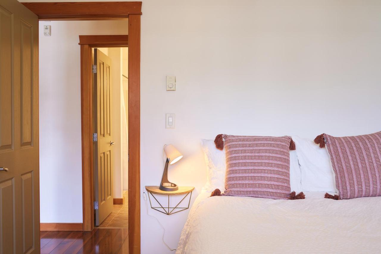 Апартаменты Mtn View Escape With King Size Bed With Outdoor Pool - Banff Pass Included! Канмор Экстерьер фото