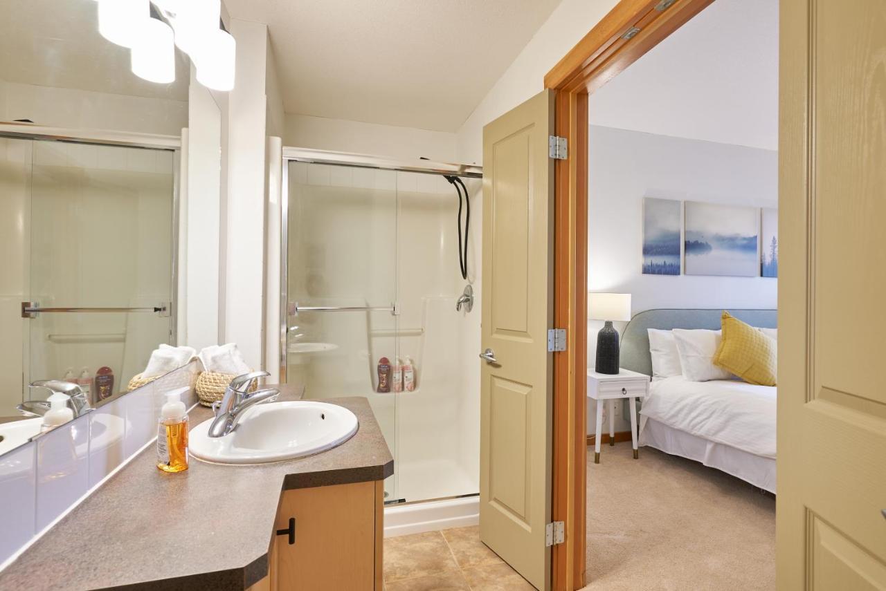 Апартаменты Mtn View Escape With King Size Bed With Outdoor Pool - Banff Pass Included! Канмор Экстерьер фото
