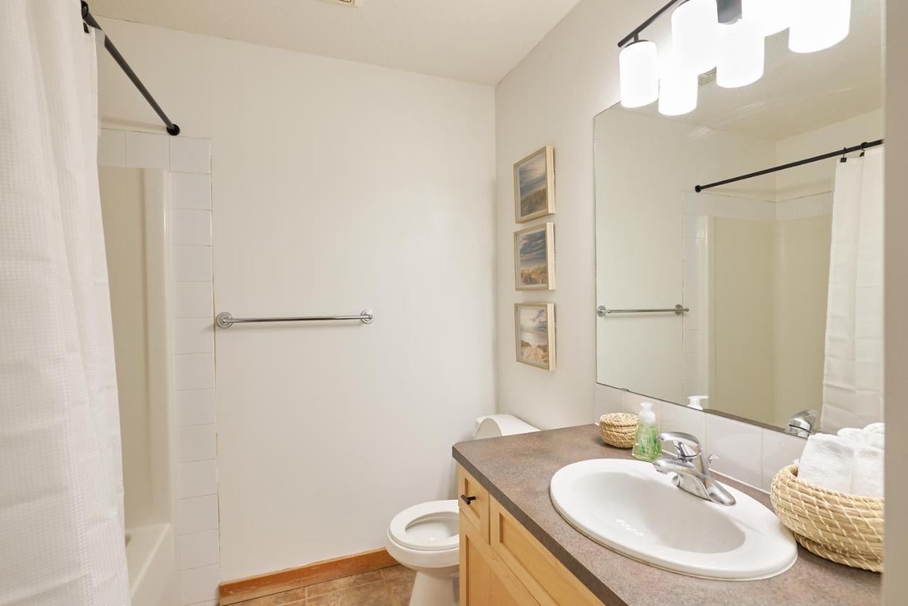 Апартаменты Mtn View Escape With King Size Bed With Outdoor Pool - Banff Pass Included! Канмор Экстерьер фото